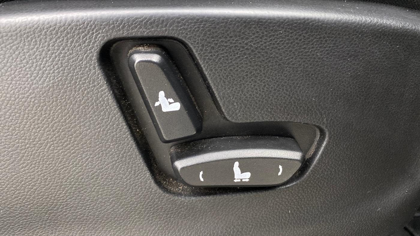 2019 MG HECTOR SHARP 2.0 DIESEL, Diesel, Manual, 1,22,590 km, Driver Side Adjustment Panel