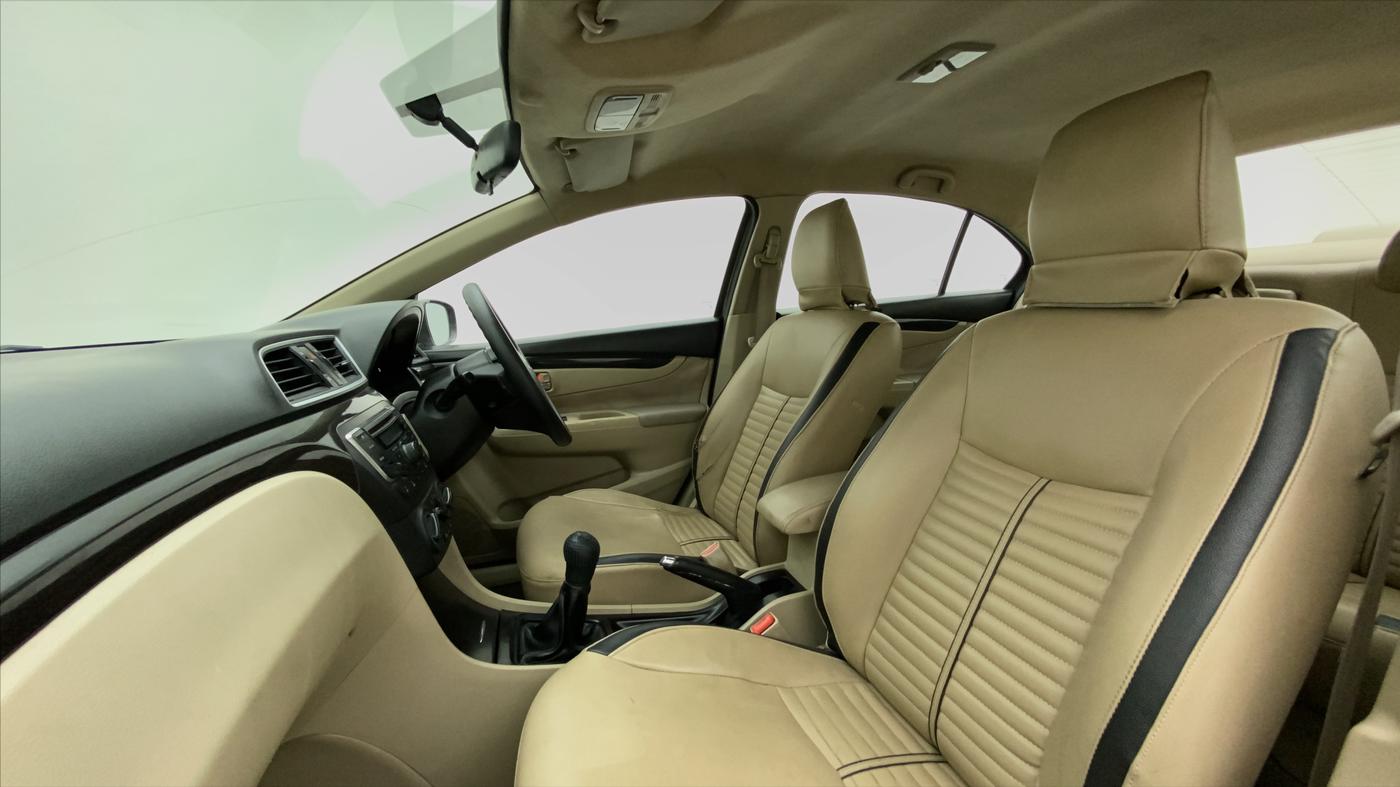 2015 Maruti Ciaz VXI, Petrol, Manual, 62,793 km, Right Side Front Door Cabin