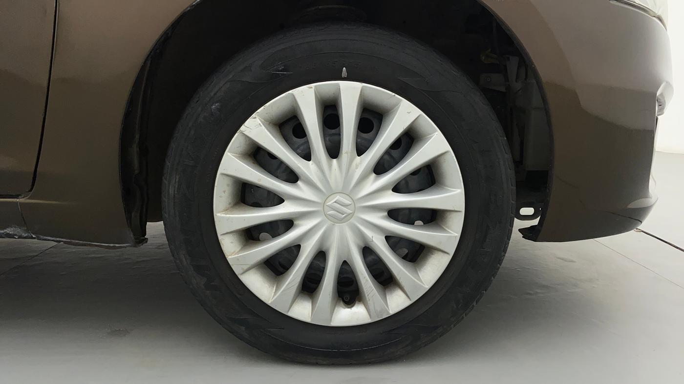 2015 Maruti Ciaz VXI, Petrol, Manual, 62,793 km, Right Front Wheel