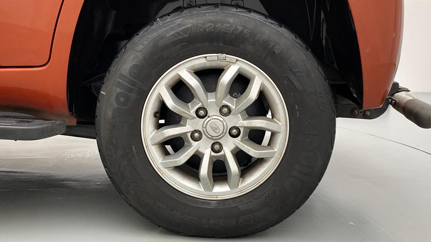 2016 Mahindra TUV300 T8, Diesel, Manual, 59,642 km, Left Rear Wheel