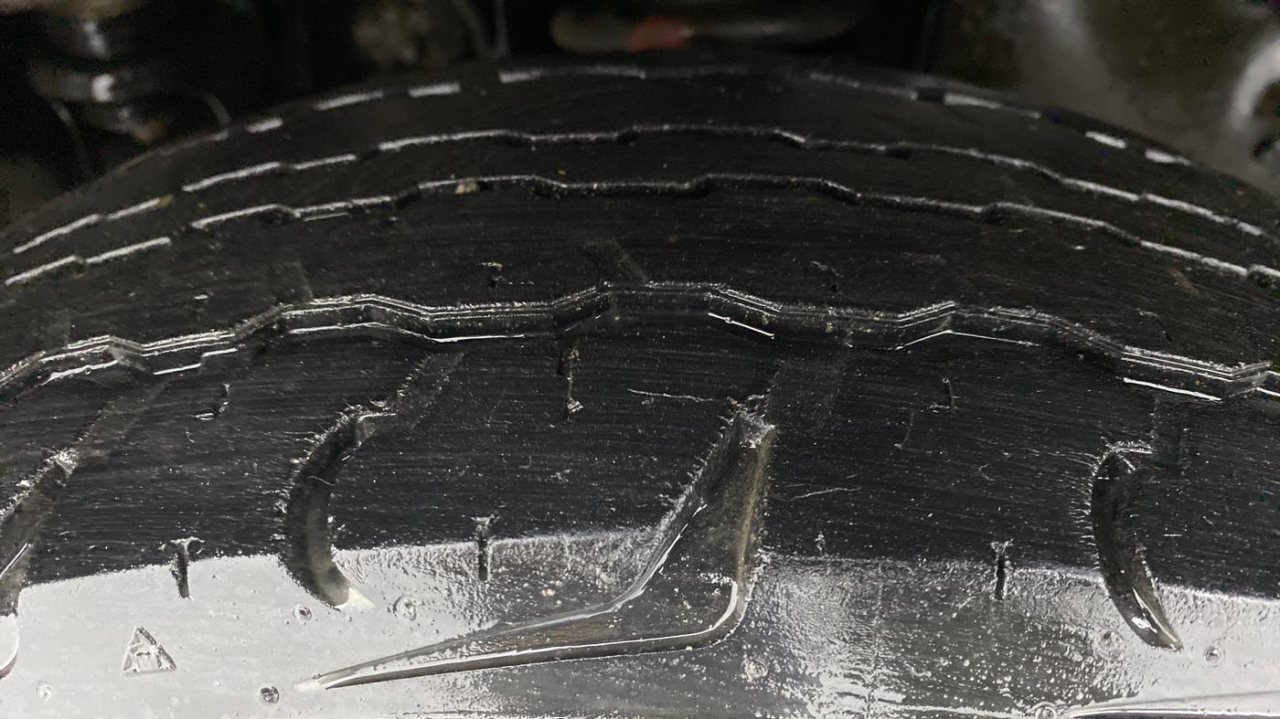 2016 Mahindra TUV300 T8, Diesel, Manual, 59,642 km, Left Front Tyre Tread