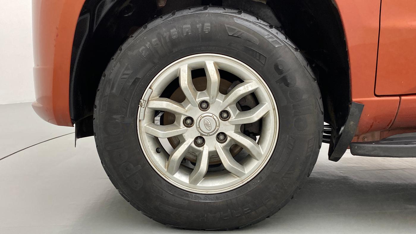 2016 Mahindra TUV300 T8, Diesel, Manual, 59,642 km, Left Front Wheel