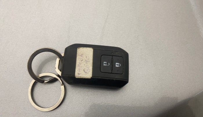 2020 Maruti Baleno ZETA PETROL 1.2, Petrol, Manual, 72,040 km, Key Close Up