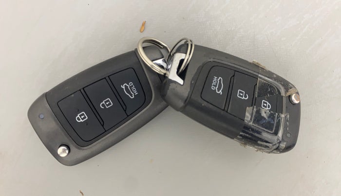 2017 Hyundai Verna 1.6 VTVT SX, Petrol, Manual, 79,333 km, Key Close Up