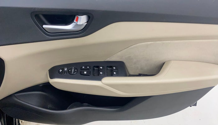 2017 Hyundai Verna 1.6 VTVT SX, Petrol, Manual, 79,333 km, Driver Side Door Panels Control
