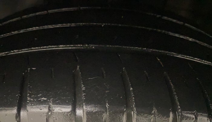 2017 Hyundai Verna 1.6 VTVT SX, Petrol, Manual, 79,333 km, Left Front Tyre Tread