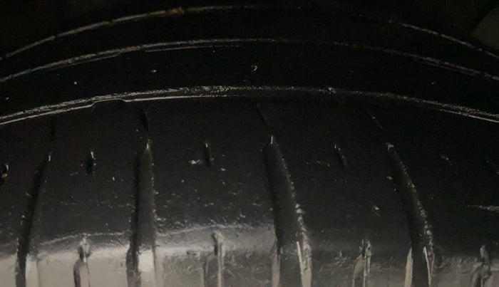 2017 Hyundai Verna 1.6 VTVT SX, Petrol, Manual, 79,333 km, Right Front Tyre Tread