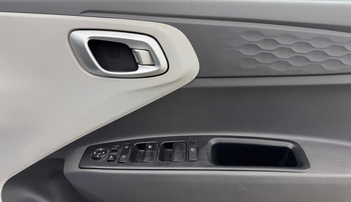 2022 Hyundai GRAND I10 NIOS SPORTZ 1.2 KAPPA VTVT CNG, CNG, Manual, 62,647 km, Driver Side Door Panels Control