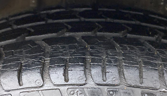 2010 Maruti Zen Estilo VXI, Petrol, Manual, 12,570 km, Right Front Tyre Tread