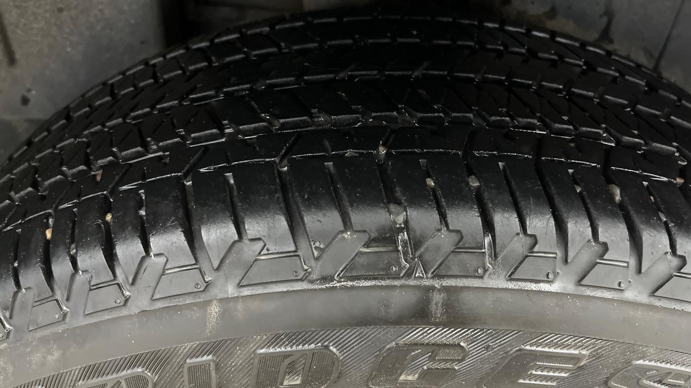 2023 Jeep MERIDIAN LIMITED (O) 4X2 MT, Diesel, Manual, 28,702 km, Right Rear Tyre Tread