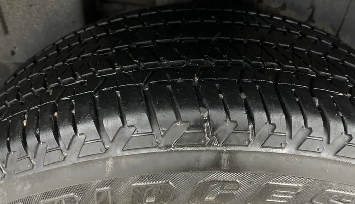 2023 Jeep MERIDIAN LIMITED (O) 4X2 MT, Diesel, Manual, 28,702 km, Right Rear Tyre Tread