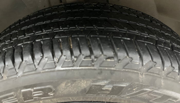 2023 Jeep MERIDIAN LIMITED (O) 4X2 MT, Diesel, Manual, 28,702 km, Right Front Tyre Tread