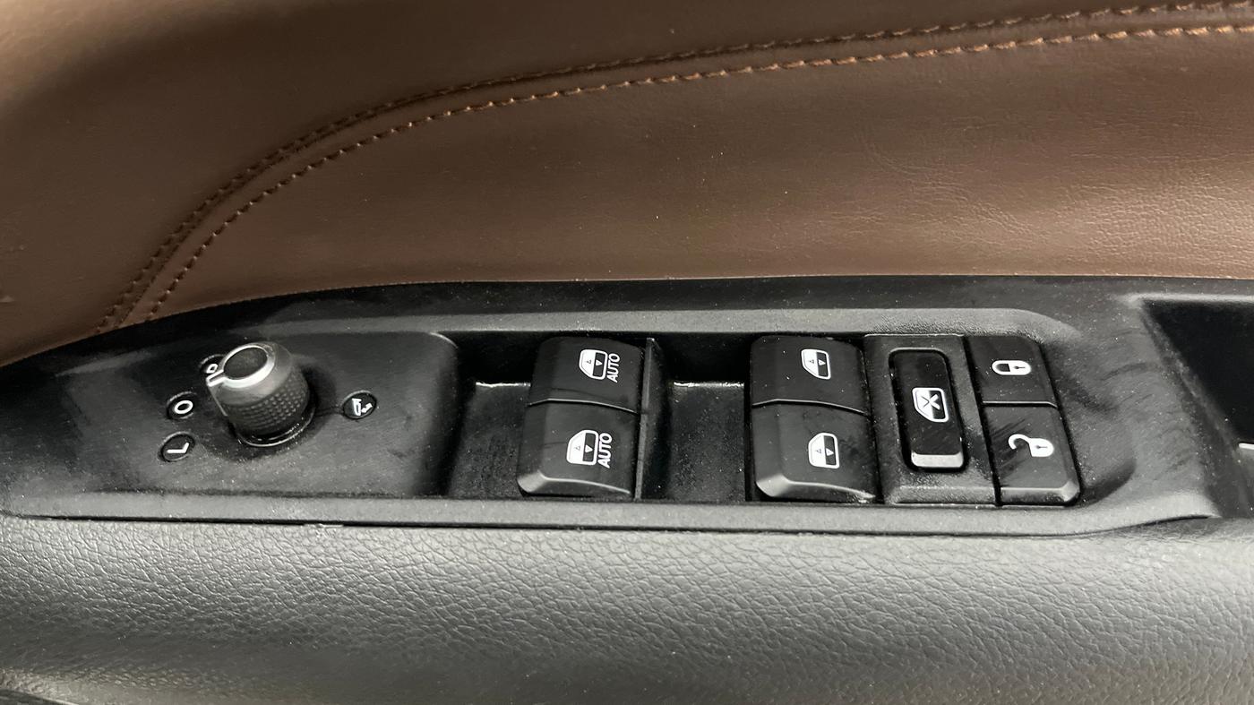 2023 Jeep MERIDIAN LIMITED (O) 4X2 MT, Diesel, Manual, 28,702 km, Driver Side Door Panels Control