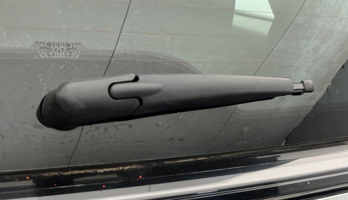 2023 Jeep MERIDIAN LIMITED (O) 4X2 MT, Diesel, Manual, 28,702 km, Rear Wiper