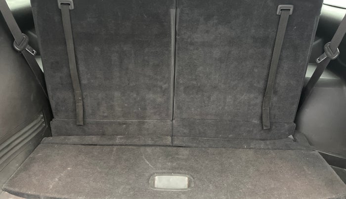 2023 Jeep MERIDIAN LIMITED (O) 4X2 MT, Diesel, Manual, 28,702 km, Boot Inside