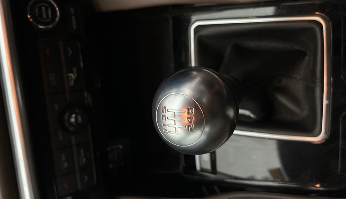 2023 Jeep MERIDIAN LIMITED (O) 4X2 MT, Diesel, Manual, 28,702 km, Gear Lever