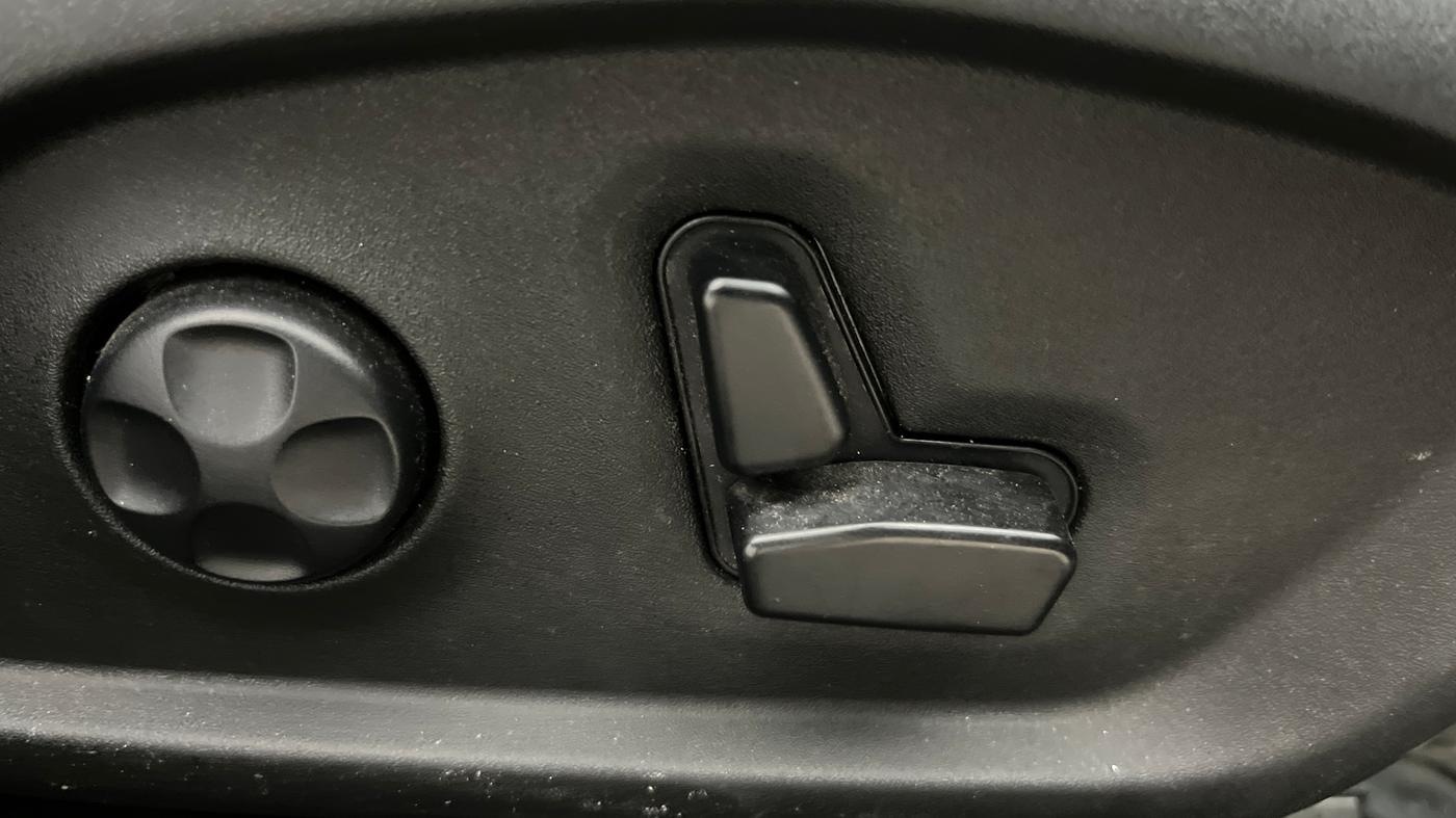 2023 Jeep MERIDIAN LIMITED (O) 4X2 MT, Diesel, Manual, 28,702 km, Driver Side Adjustment Panel