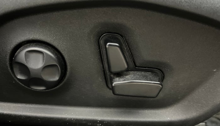 2023 Jeep MERIDIAN LIMITED (O) 4X2 MT, Diesel, Manual, 28,702 km, Driver Side Adjustment Panel