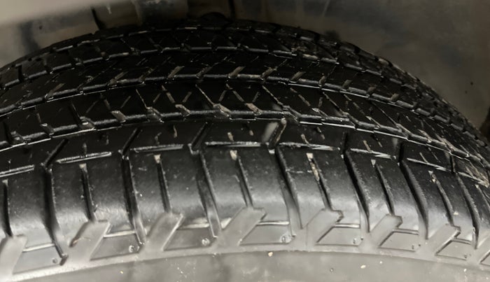 2023 Jeep MERIDIAN LIMITED (O) 4X2 MT, Diesel, Manual, 28,702 km, Left Front Tyre Tread