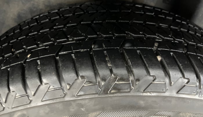 2023 Jeep MERIDIAN LIMITED (O) 4X2 MT, Diesel, Manual, 28,702 km, Left Rear Tyre Tread