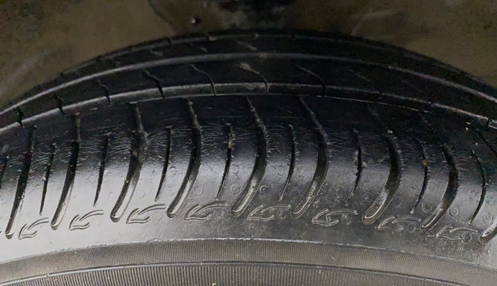 2021 Maruti S PRESSO VXI CNG, CNG, Manual, 45,975 km, Right Front Tyre Tread