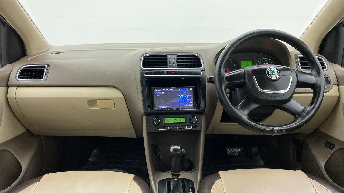2013 Skoda Rapid ELEGANCE 1.6 MPI AT, Petrol, Automatic, 65,120 km, Dashboard