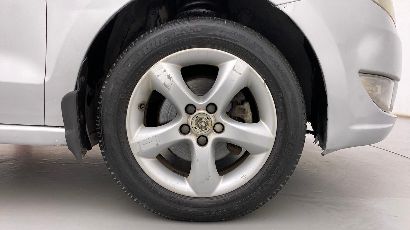 2013 Skoda Rapid ELEGANCE 1.6 MPI AT, Petrol, Automatic, 65,120 km, Right Front Wheel