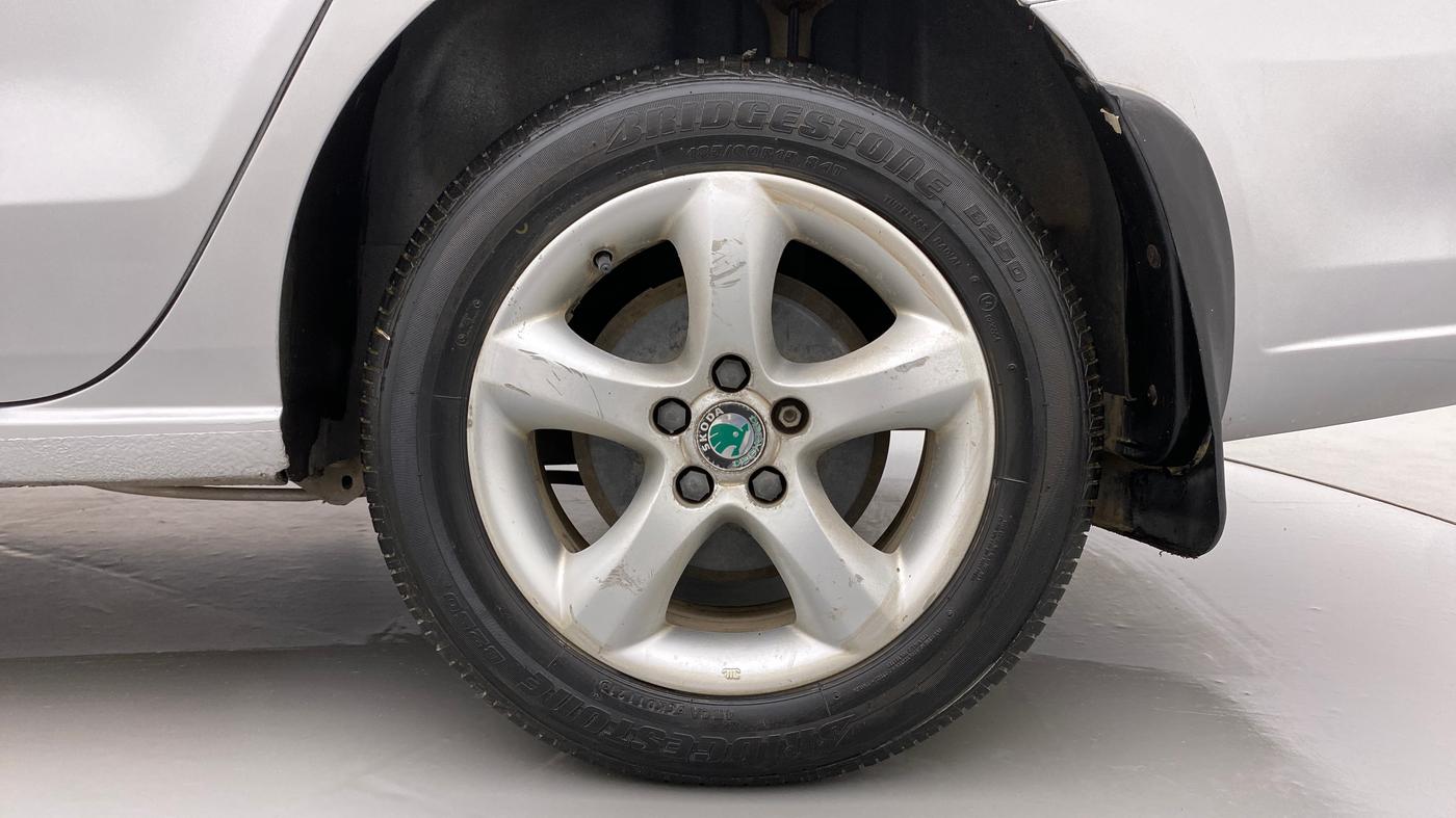 2013 Skoda Rapid ELEGANCE 1.6 MPI AT, Petrol, Automatic, 65,120 km, Left Rear Wheel