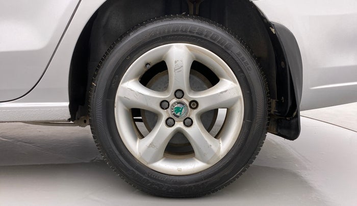 2013 Skoda Rapid ELEGANCE 1.6 MPI AT, Petrol, Automatic, 65,120 km, Left Rear Wheel