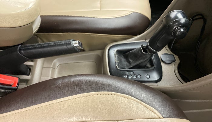 2013 Skoda Rapid ELEGANCE 1.6 MPI AT, Petrol, Automatic, 65,120 km, Gear Lever