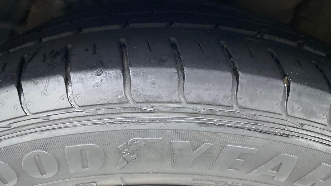 2014 Hyundai Verna FLUIDIC 1.6 SX CRDI, Diesel, Manual, 94,411 km, Left Front Tyre Tread