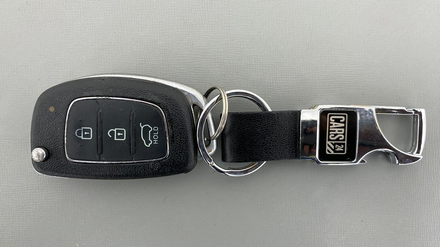 2014 Hyundai Verna FLUIDIC 1.6 SX CRDI, Diesel, Manual, 94,411 km, Key Close Up