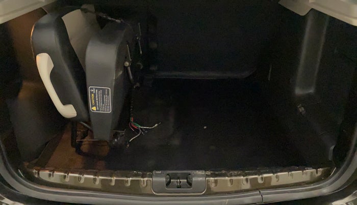 2018 Renault Duster RXS CVT, Petrol, Automatic, 25,066 km, Boot Inside