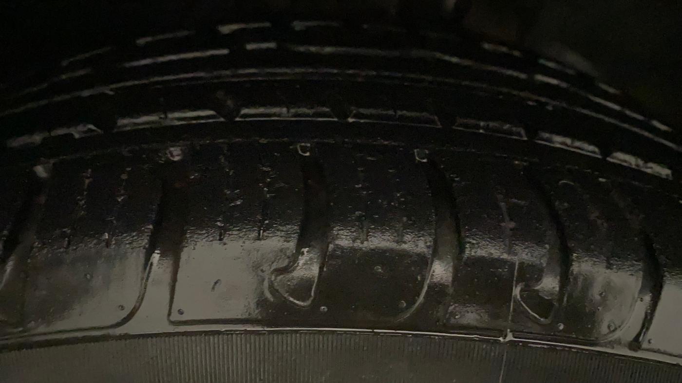 2018 Renault Duster RXS CVT, Petrol, Automatic, 25,066 km, Right Rear Tyre Tread