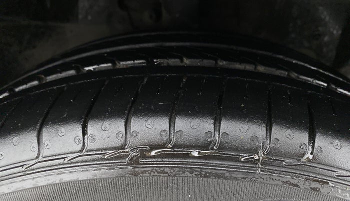 2018 Ford FREESTYLE TITANIUM PLUS 1.2 PETROL, Petrol, Manual, 76,196 km, Right Front Tyre Tread