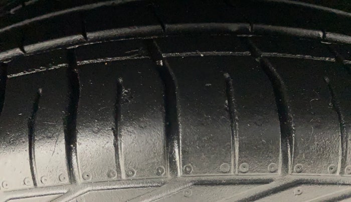 2020 Tata NEXON XZA PLUS (O) PETROL DUAL TONE, Petrol, Automatic, 17,597 km, Right Front Tyre Tread
