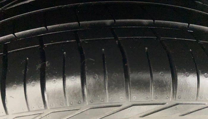 2020 Tata NEXON XZA PLUS (O) PETROL DUAL TONE, Petrol, Automatic, 17,597 km, Right Rear Tyre Tread