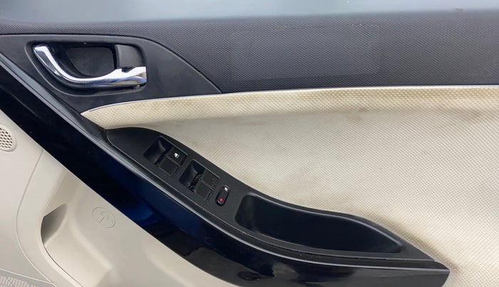 2020 Tata NEXON XZA PLUS (O) PETROL DUAL TONE, Petrol, Automatic, 17,597 km, Driver Side Door Panels Control