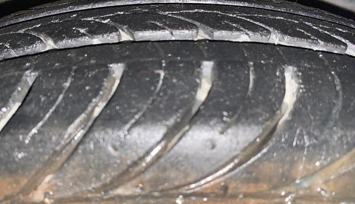 2017 Hyundai Eon ERA +, Petrol, Manual, 43,189 km, Right Front Tyre Tread