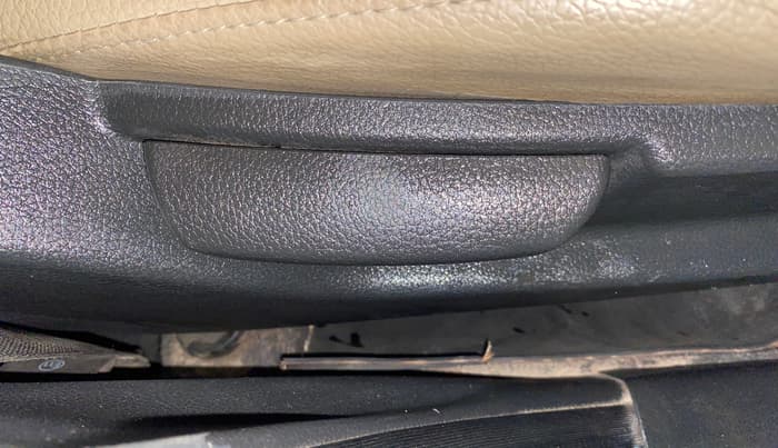 2017 Hyundai Eon ERA +, Petrol, Manual, 43,189 km, Driver Side Adjustment Panel