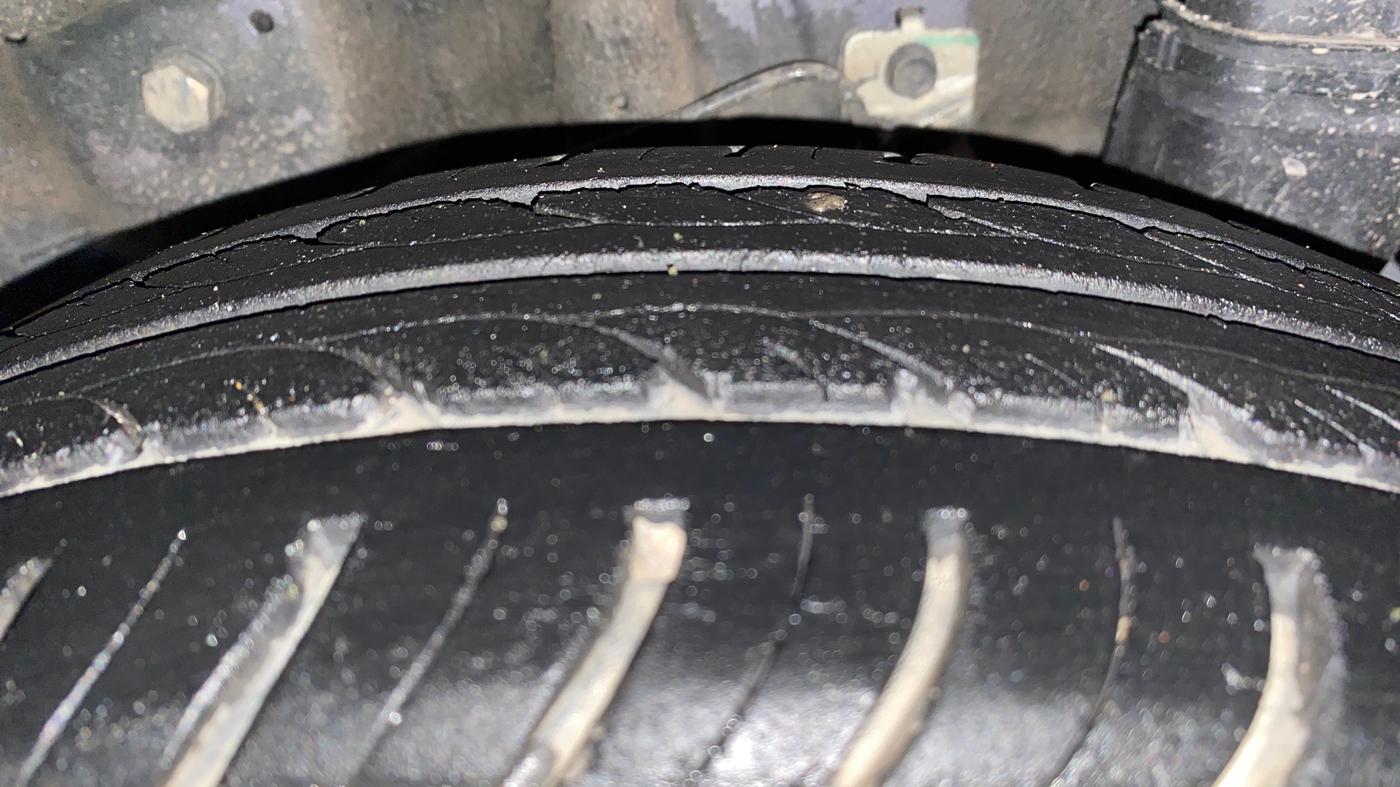 2017 Hyundai Eon ERA +, Petrol, Manual, 43,189 km, Left Rear Tyre Tread