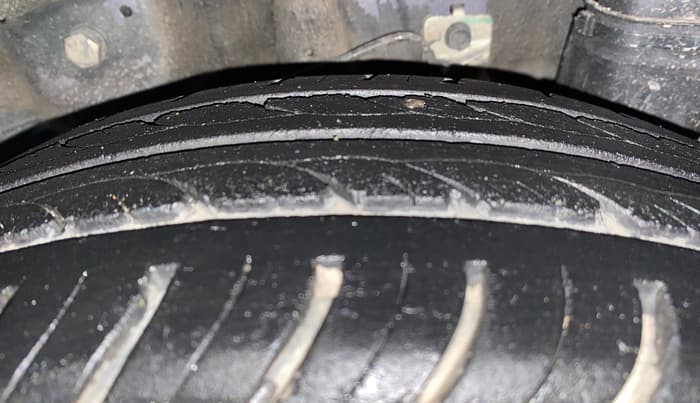 2017 Hyundai Eon ERA +, Petrol, Manual, 43,189 km, Left Rear Tyre Tread