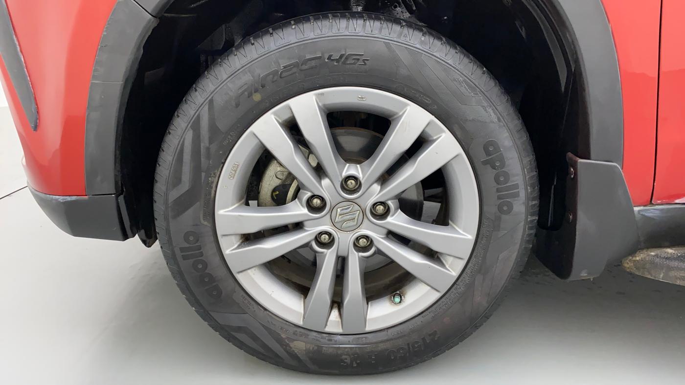2016 Maruti Vitara Brezza ZDI, Diesel, Manual, 26,786 km, Left Front Wheel