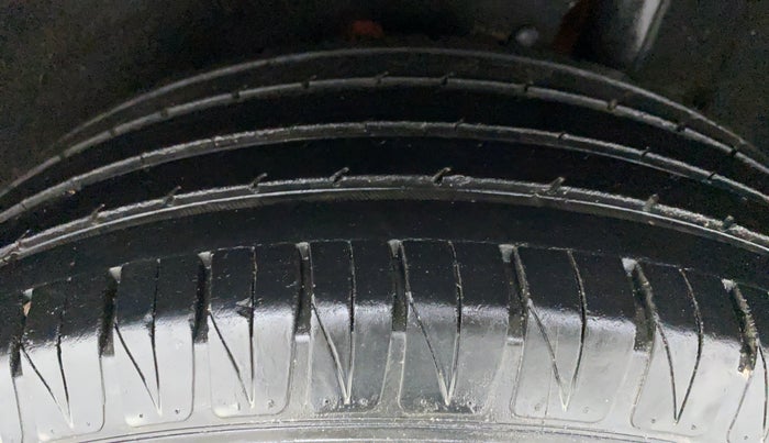 2016 Maruti Vitara Brezza ZDI, Diesel, Manual, 26,786 km, Left Rear Tyre Tread