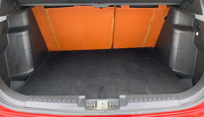 2016 Maruti Vitara Brezza ZDI, Diesel, Manual, 26,786 km, Boot Inside