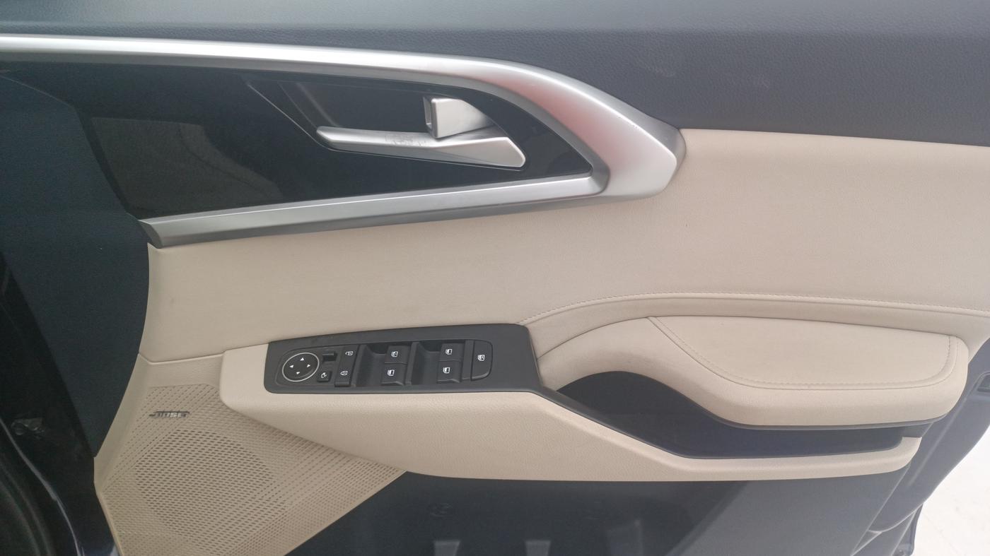 2022 KIA CARENS LUXURY PLUS 1.4 PETROL DCT 6 STR, Petrol, Automatic, 26,163 km, Driver Side Door Panels Control