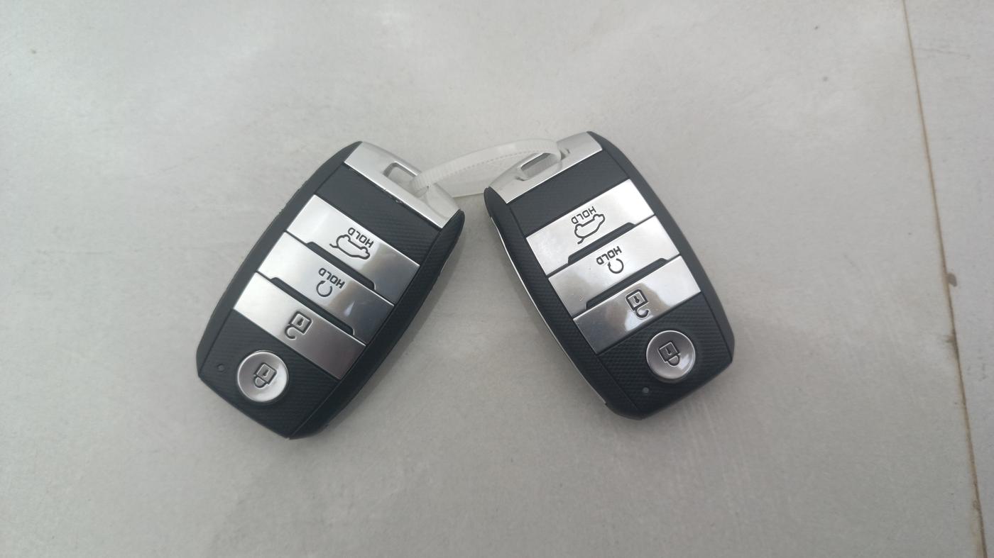 2022 KIA CARENS LUXURY PLUS 1.4 PETROL DCT 6 STR, Petrol, Automatic, 26,163 km, Key Close Up