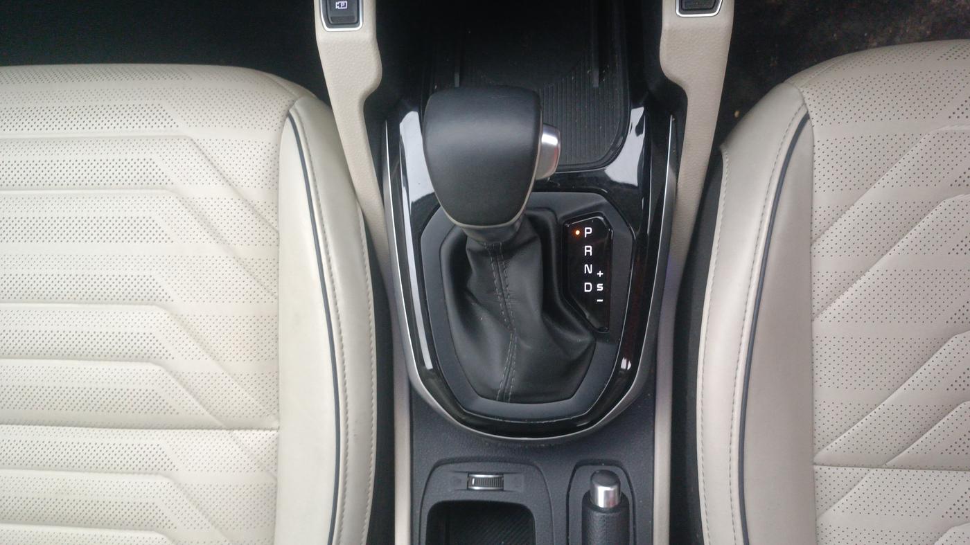 2022 KIA CARENS LUXURY PLUS 1.4 PETROL DCT 6 STR, Petrol, Automatic, 26,163 km, Gear Lever