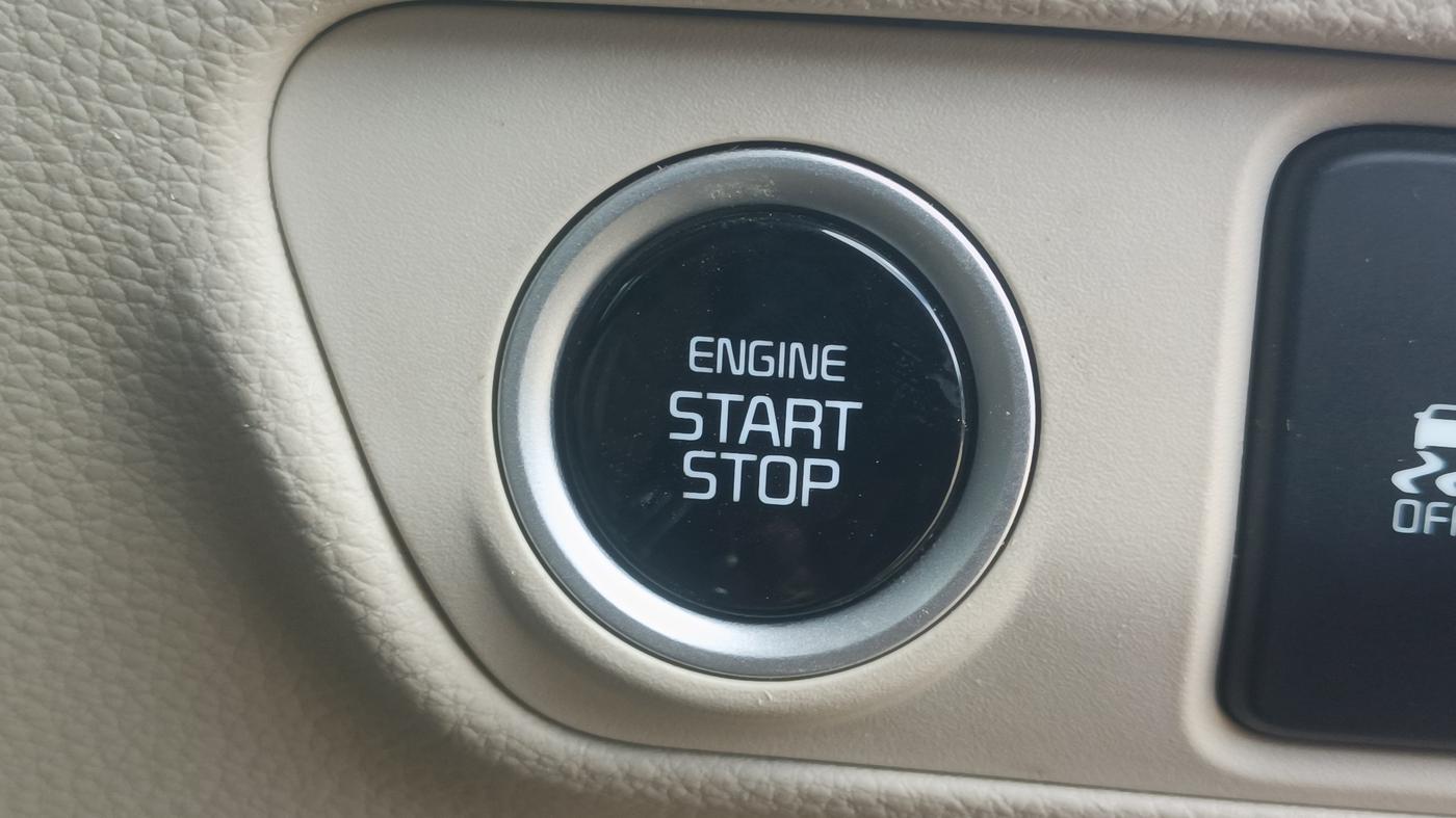 2022 KIA CARENS LUXURY PLUS 1.4 PETROL DCT 6 STR, Petrol, Automatic, 26,163 km, Keyless Start/ Stop Button