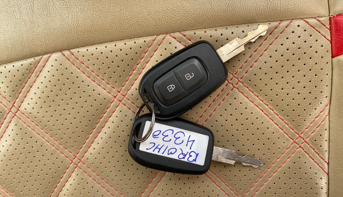 2023 Renault Kwid RXT 1.0 AMT, Petrol, Automatic, 10,354 km, Key Close Up